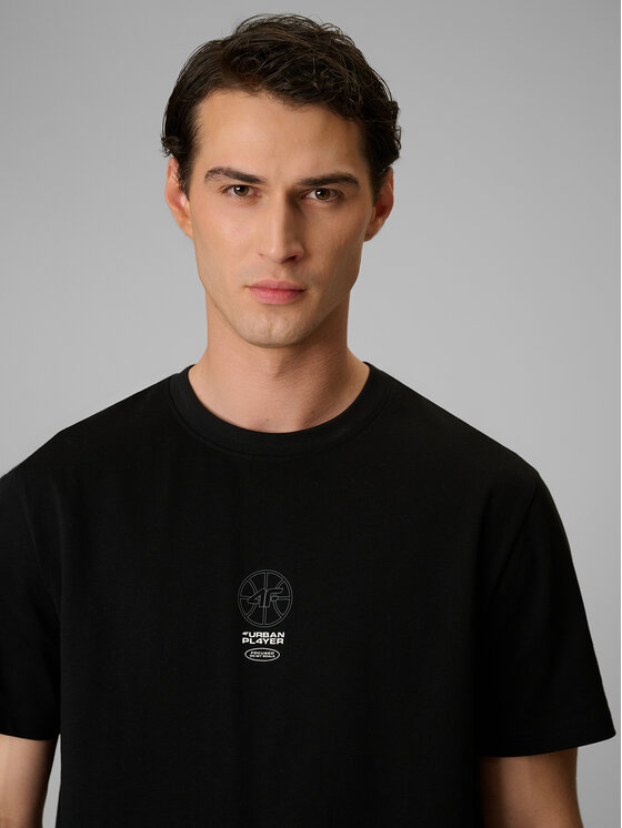 4F 4F T-Shirt FLUID EXPRESSIONS Czarny Relaxed Fit