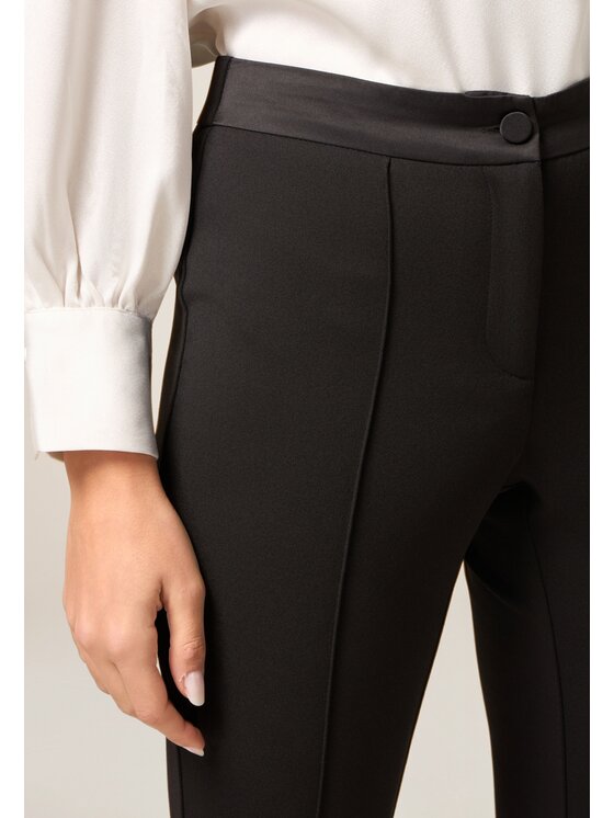 Oltre Oltre Pantaloni di tessuto P088R008734N033 Nero Flare Fit