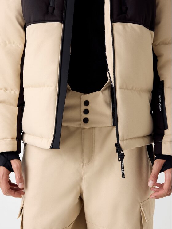 Guess Guess Преходно яке 179584 Бежов Classic Fit