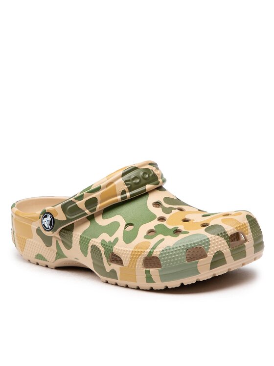 Classic camo hot sale crocs