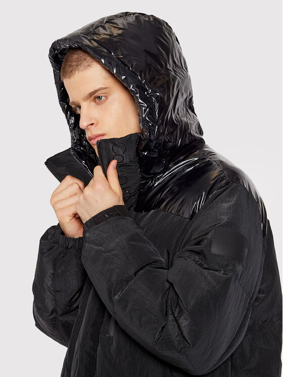 Calvin Klein Calvin Klein Pūkinė striukė High Shine K10K107931 Juoda Regular Fit