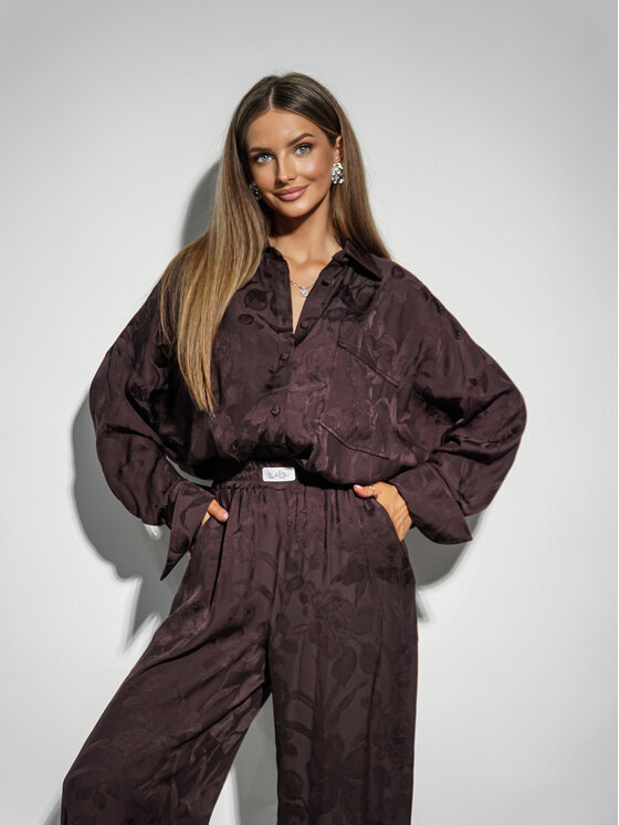 LilaLou LilaLou Komplet koszula i spodnie materiałowe Versace Brązowy Regular Fit