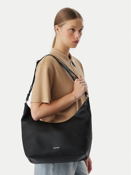 Calvin Klein Torbica Webbing Strap Md Shoulder Bag LV04F3891G Crna