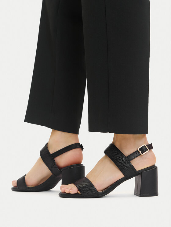 Clarks Clarks Sandały Ezoria Sling 26181300 Czarny