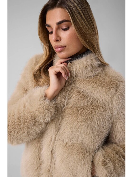 Guess Guess Bunda pro přechodné období 184813 Černá Classic Fit