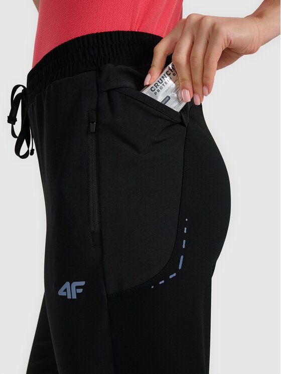 4F 4F Pantaloni da donna 4FWAW25TFTRF0931-20S Nero Regular Fit