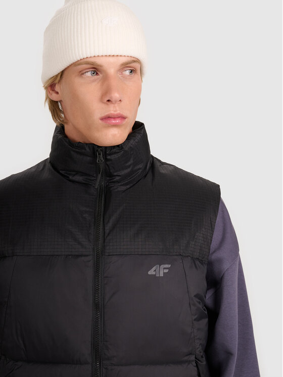 4F 4F Kamizelka APRES SKI Czarny Regular Fit