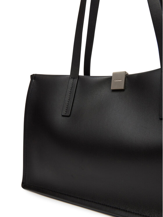 Calvin Klein Calvin Klein Torbica Ck Narrate E/W Shoulder Bag K60K612987 Crna