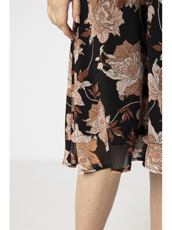QUIOSQUE QUIOSQUE Každodenní šaty TAPEN DRESS Černá Regular Fit