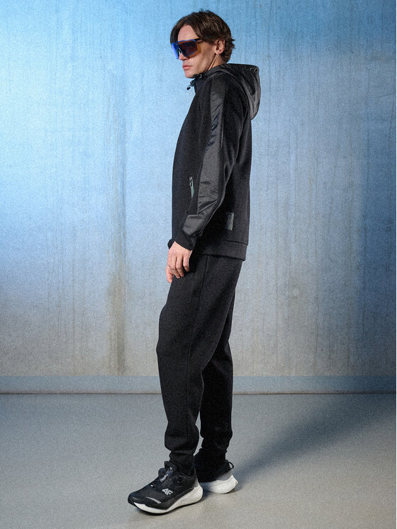 4F 4F Spodnie dresowe IN MOTION Czarny Regular Fit