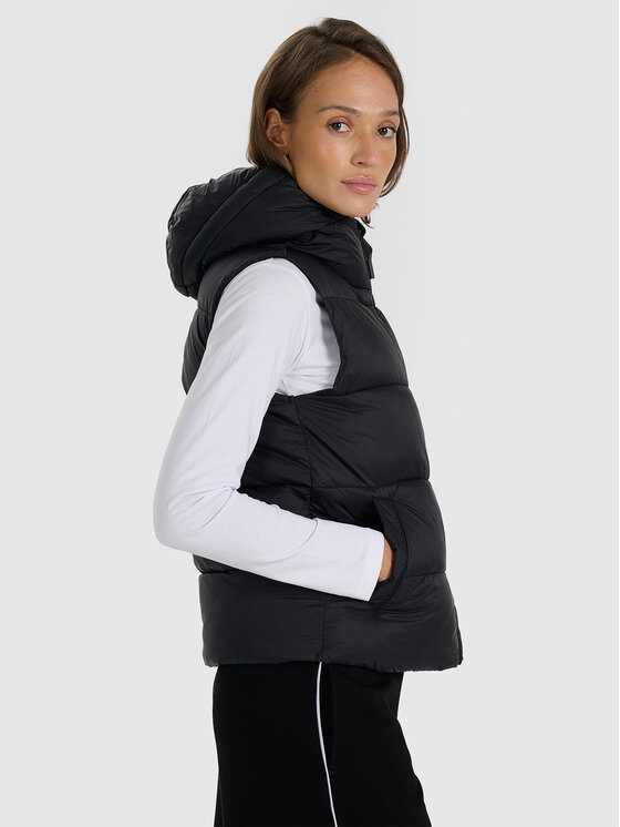 4F 4F Kamizelka MIDSHOP TEXTILE Czarny Regular Fit