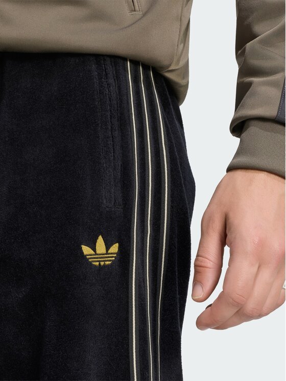 adidas adidas Spodnie dresowe 170125 Czarny Regular Fit