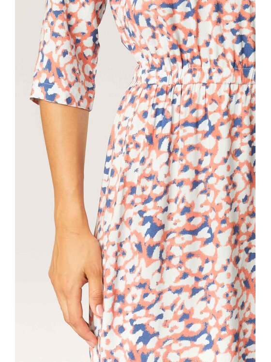 QUIOSQUE QUIOSQUE Každodenné šaty LEOPARDI DRESS Koralová Regular Fit