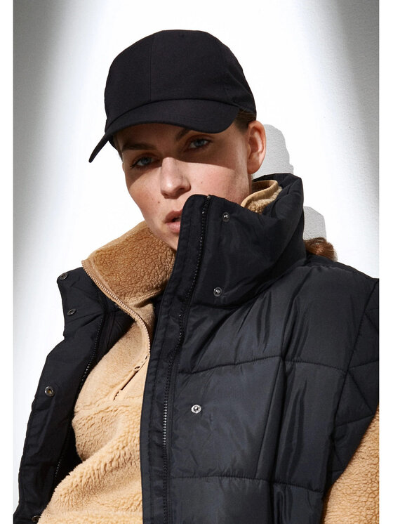 Casall Casall Czapka z daszkiem Essential Cap Czarny