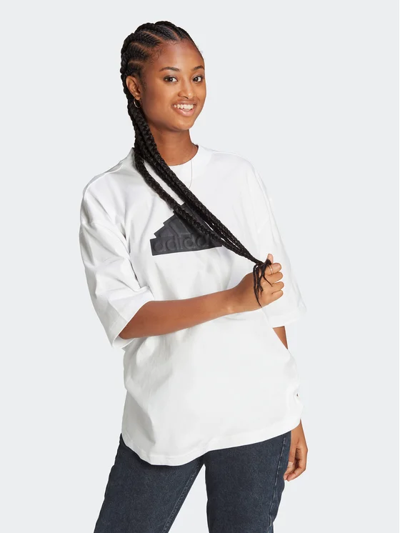adidas T-Shirt Future Icons Badge of Sport Boyfriend T-Shirt HR6098 Weiß Loose Fit