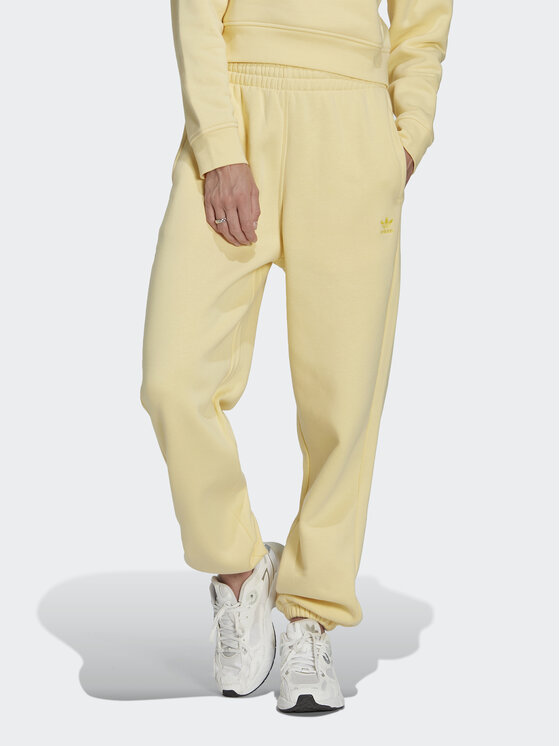 adidas adidas Dressipüksid IA1249 Kollane Relaxed Fit