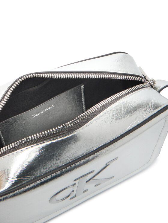 Calvin Klein Calvin Klein Handtasche Bold Ck Metallic Camera Bag LV04F3331G Silberfarben