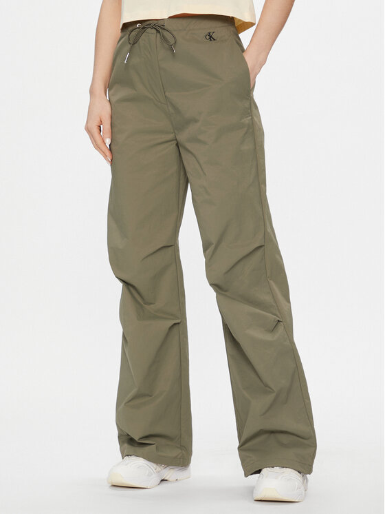 Calvin Klein Jeans Hlače Iz Tkanine Parachute Pant J20J222609 Khaki Regular Fit