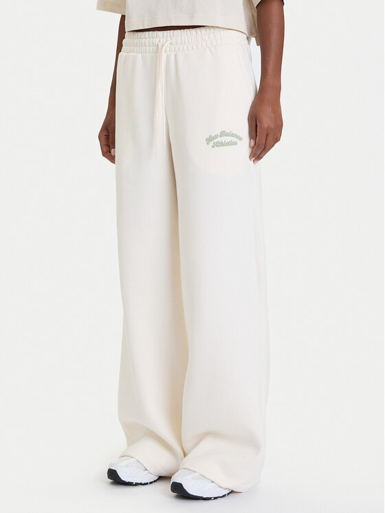 New Balance Pantaloni trening WP53902 Alb Relaxed Fit
