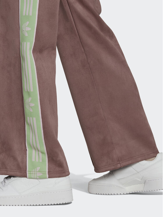 adidas adidas Spodnji del trenirke HM1518 Rjava Regular Fit