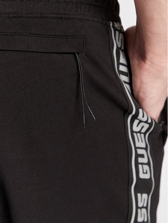 Guess Guess Pantaloni scurți sport Z2YD02 K6ZS1 Negru Regular Fit