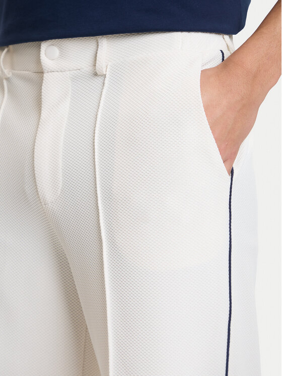 Guess Guess Pantaloni scurți sport Z6GD11 K3210 Écru Regular Fit