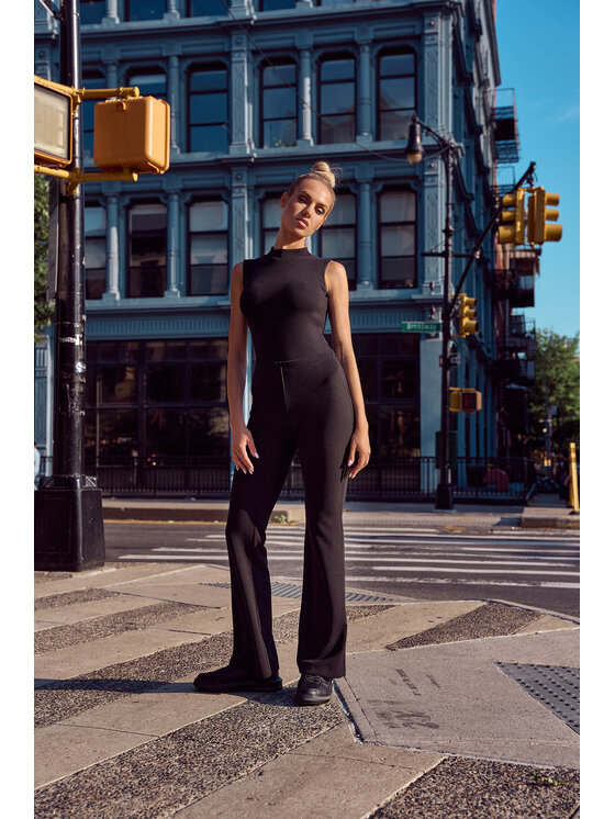 Made of Emotion Made of Emotion Pantaloni in maglia M704 Nero Casual Fit