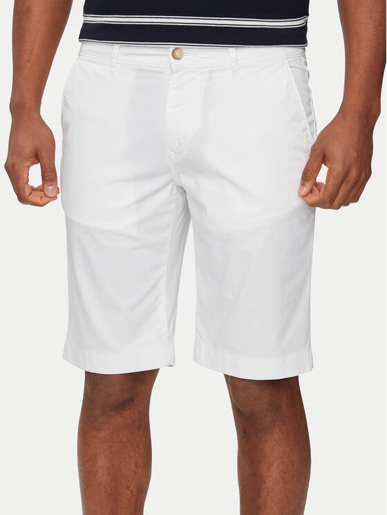 Baldessarini Baldessarini Шорти з тканини B1 16939/000/2402 Білий Regular Fit