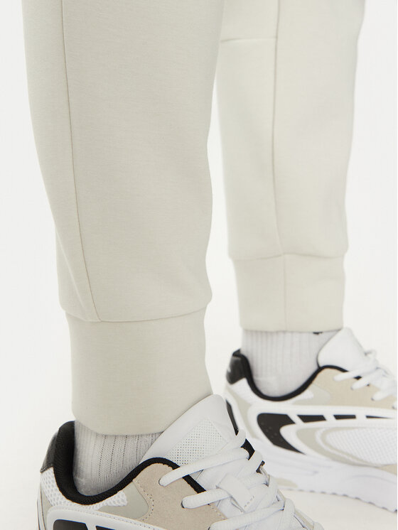 Under Armour Under Armour Spodnie dresowe UA Unstoppable 1389353 Écru Loose Fit