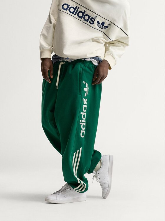 adidas adidas Spodnie dresowe 172437 Zielony ciemny Loose Fit
