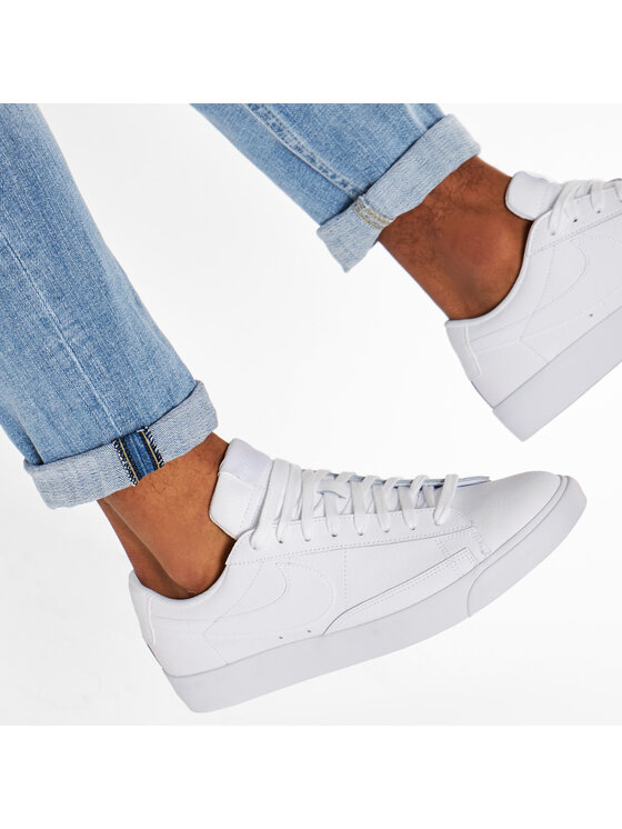 Nike Nike Superge Blazer Low Le AQ3597 100 Bela