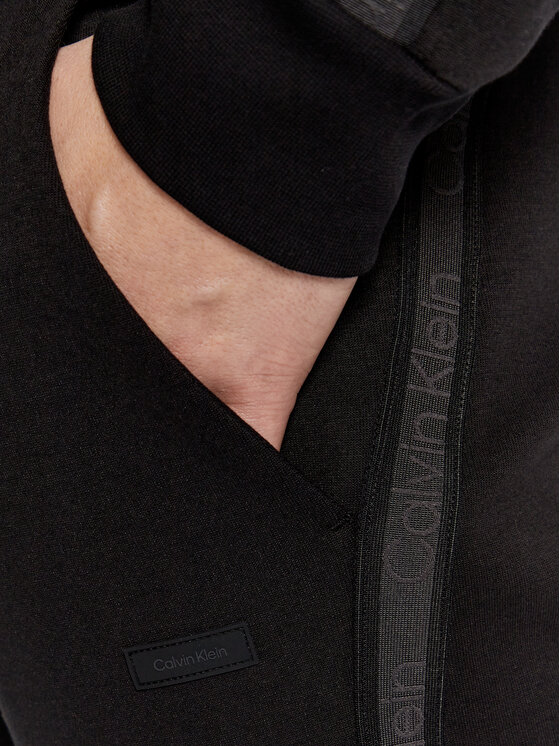 Calvin Klein Calvin Klein Donji dio trenerke K10K110820 Crna Regular Fit