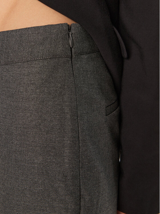 Gestuz Gestuz Hlače iz tkanine Paula 10909377 Siva Flare Fit