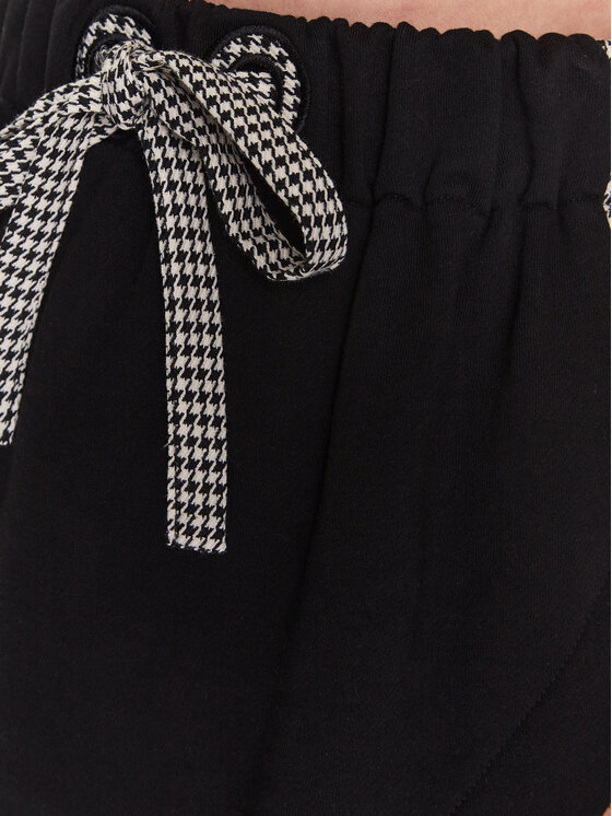 MMC Studio MMC Studio Fustă mini Lola Negru Relaxed Fit
