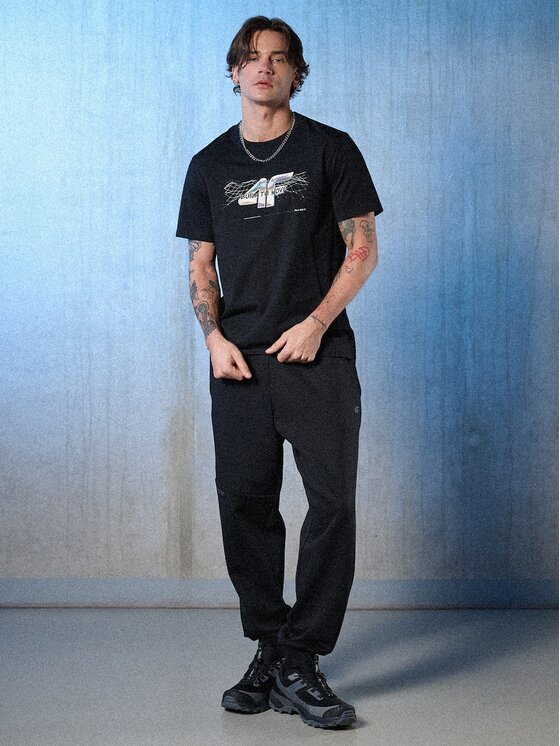 4F 4F T-Shirt IN MOTION Czarny Regular Fit