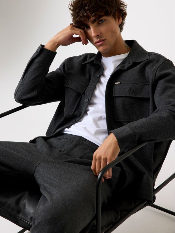 Guess Guess Преходно яке 179657 Черен Classic Fit