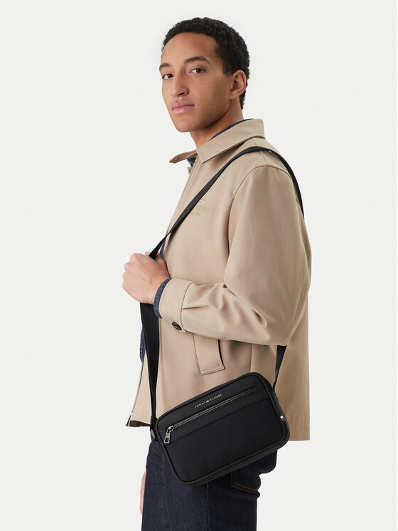 Tommy Hilfiger Geantă crossover Th Repreve Ew Reporter AM0AM14152 Negru