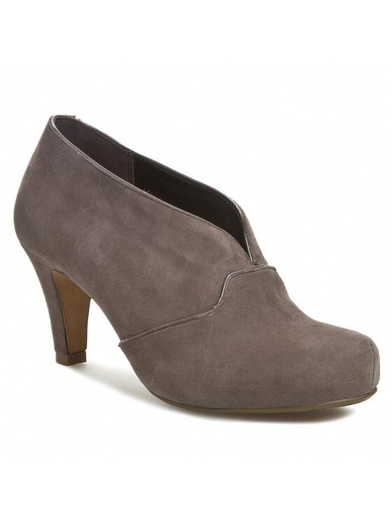 Clarks chorus shop spirit shoes