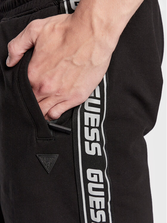 Guess Guess Sportske kratke hlače Z2YD02 K6ZS1 Crna Regular Fit