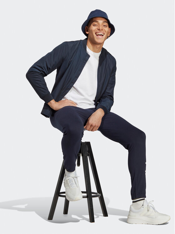 adidas adidas Sporta bikses Essentials IC0056 Tumši zils Regular Fit