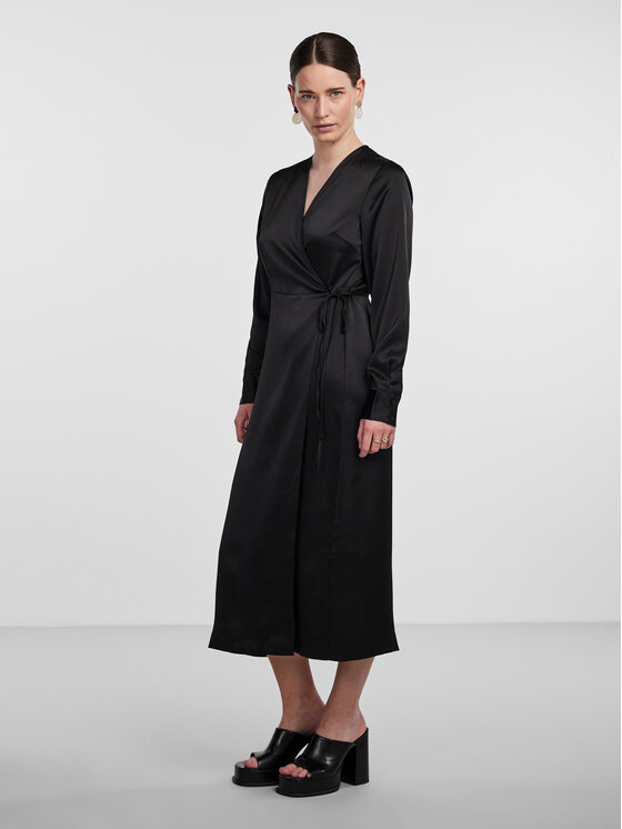YAS YAS Každodenní šaty Pella 26030740 Černá Regular Fit