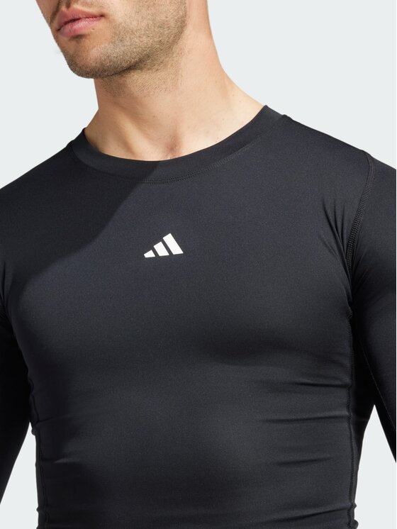 adidas adidas Koszulka techniczna 136943 Czarny Fitted Fit