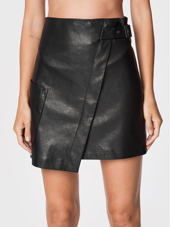 Sisley Fustă din imitație de piele 41DYL000N Negru Regular Fit