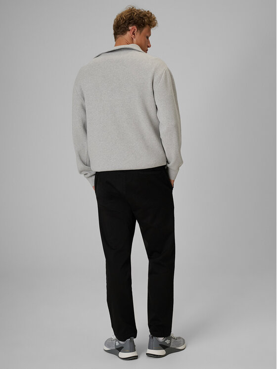 4F 4F Chinosy CITY Czarny Regular Fit