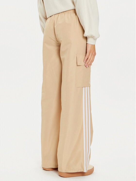 adidas adidas Spodnie dresowe adicolor 3-Stripes IZ0717 Beżowy Loose Fit