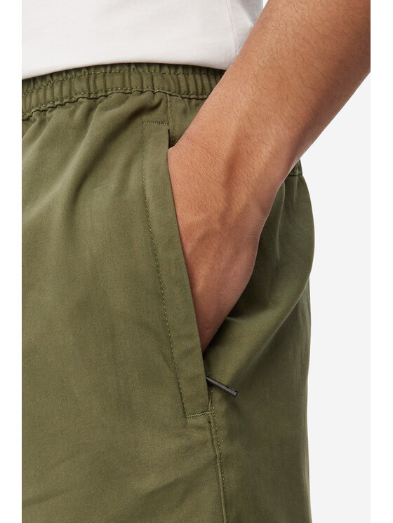 4F 4F Szorty materiałowe TSHOM0838-43 Zielony Regular Fit