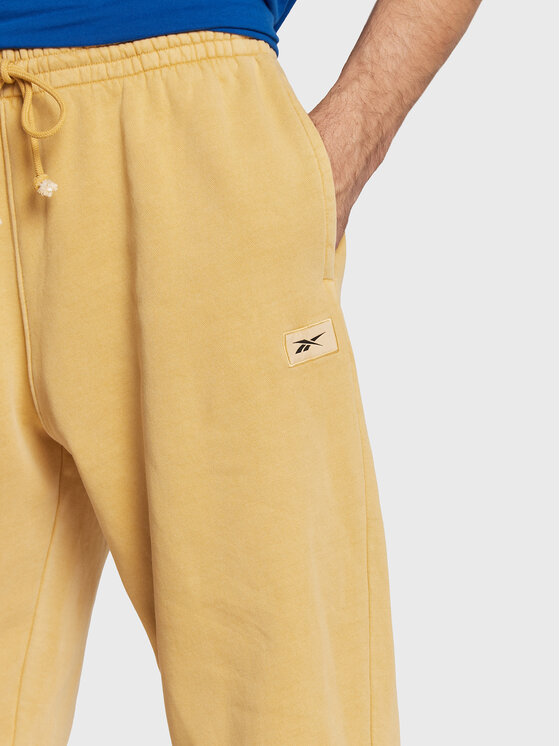 Reebok Reebok Spodnji del trenirke Classics Natural Dye HK7088 Rumena Relaxed Fit