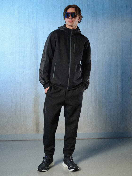 4F 4F Bluza IN MOTION Czarny Regular Fit