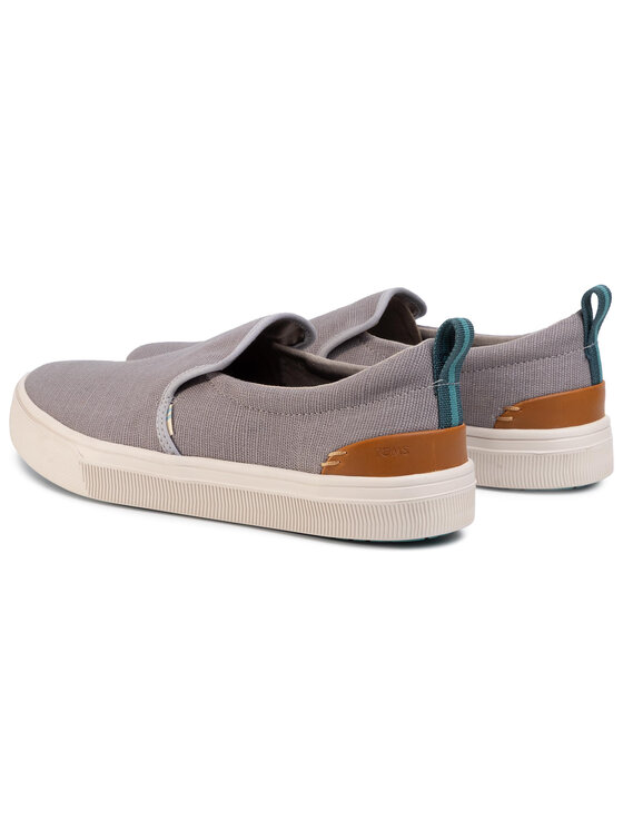 Toms trvl store