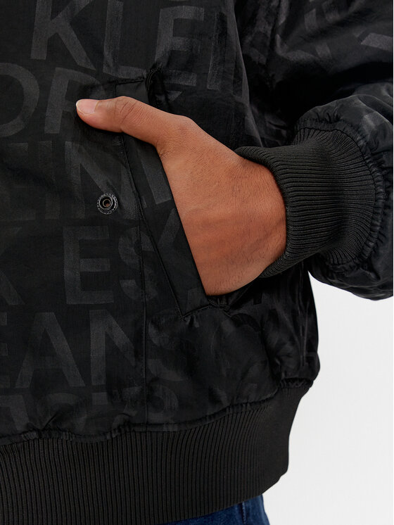 Calvin Klein Jeans Calvin Klein Jeans Μπόμπερ μπουφάν Logo Aop J30J324658 Μαύρο Oversize